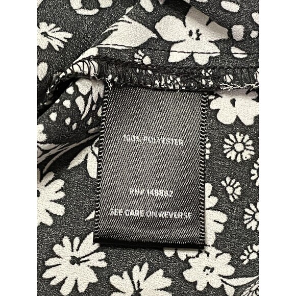 TORRID Harper Black White Floral Blouse Size 3 EUC! - Picture 7 of 12